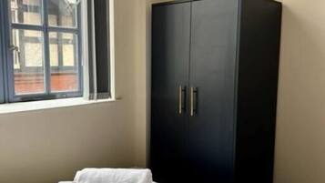 2 Schlafzimmer, BĂŒgeleisen/BĂŒgelbrett, Reisekinderbett, WLAN