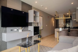 TV, offices - w* | Inviting 3BR Apartment in Barranco w/ Balcony (Barranco)