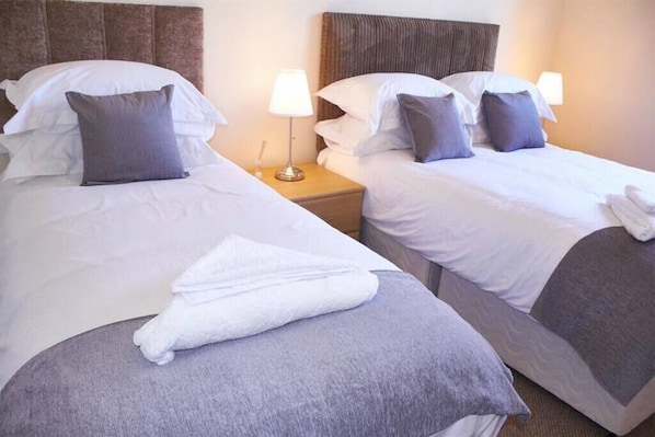 2 bedrooms, desk, iron/ironing board, travel crib