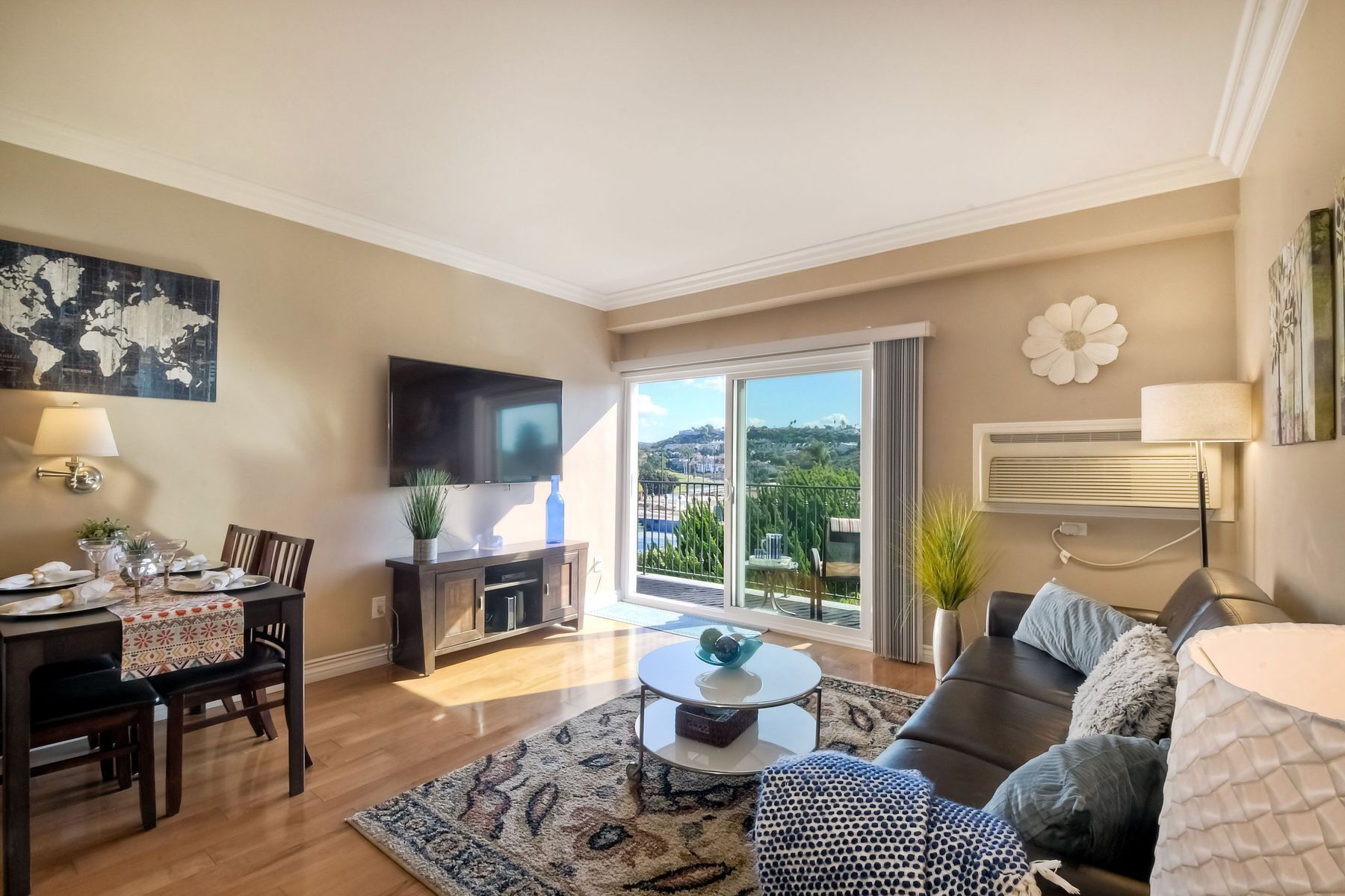 Southern Exposure | Private Balcony