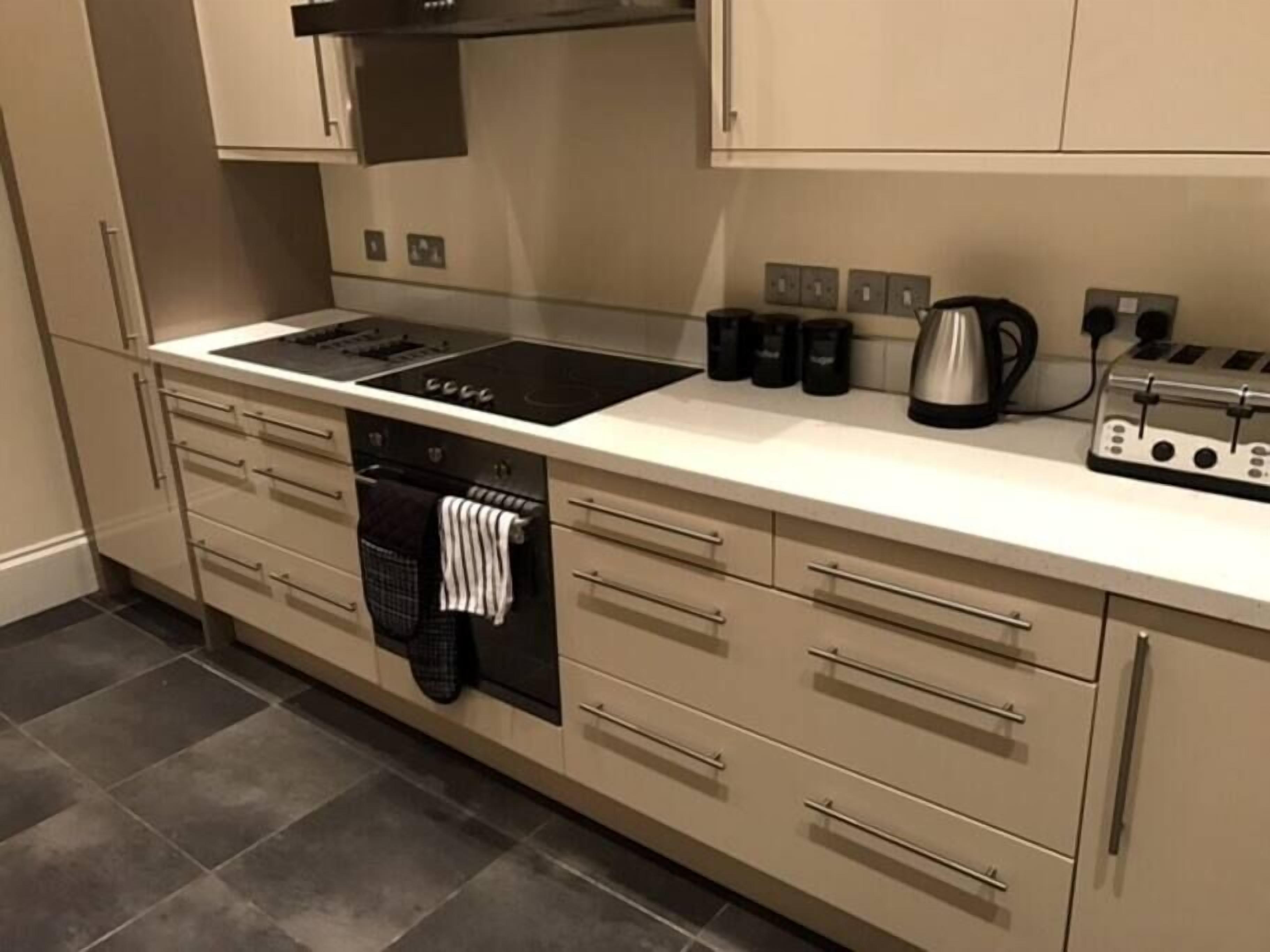 Apt 18, The Posting House