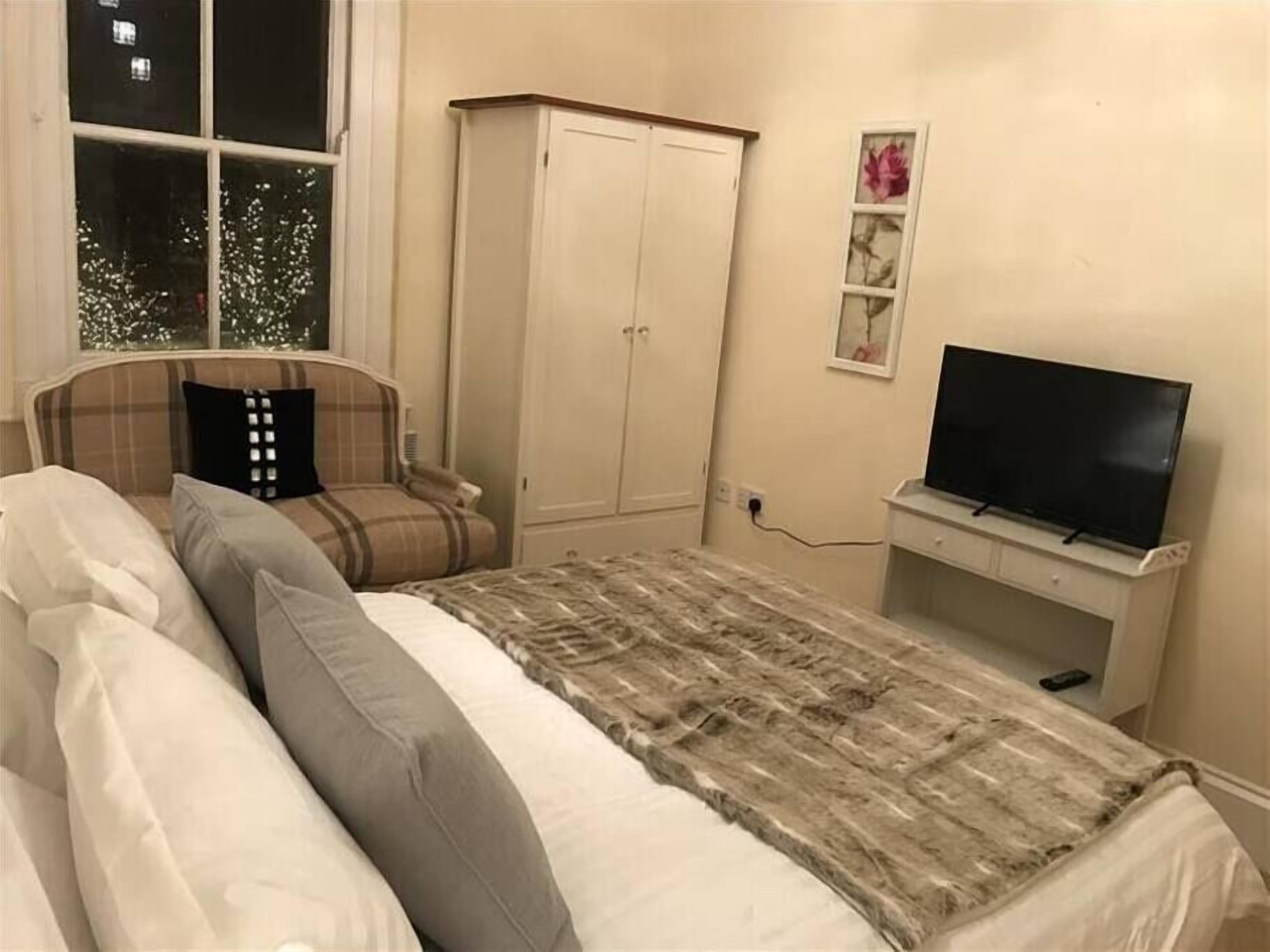 Apt 18, The Posting House