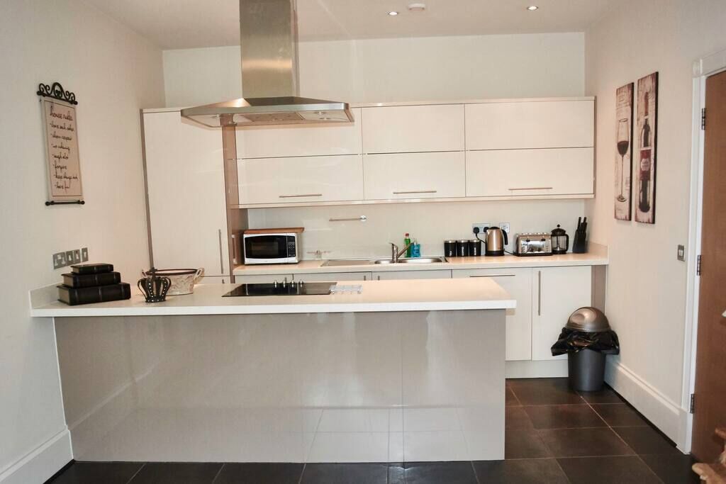 Apt 8, The Posting House