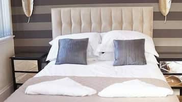 2 bedrooms, desk, iron/ironing board, travel cot