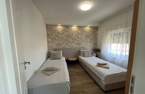 2 bedrooms, WiFi, bed sheets - Nice new apartment (Novalja)