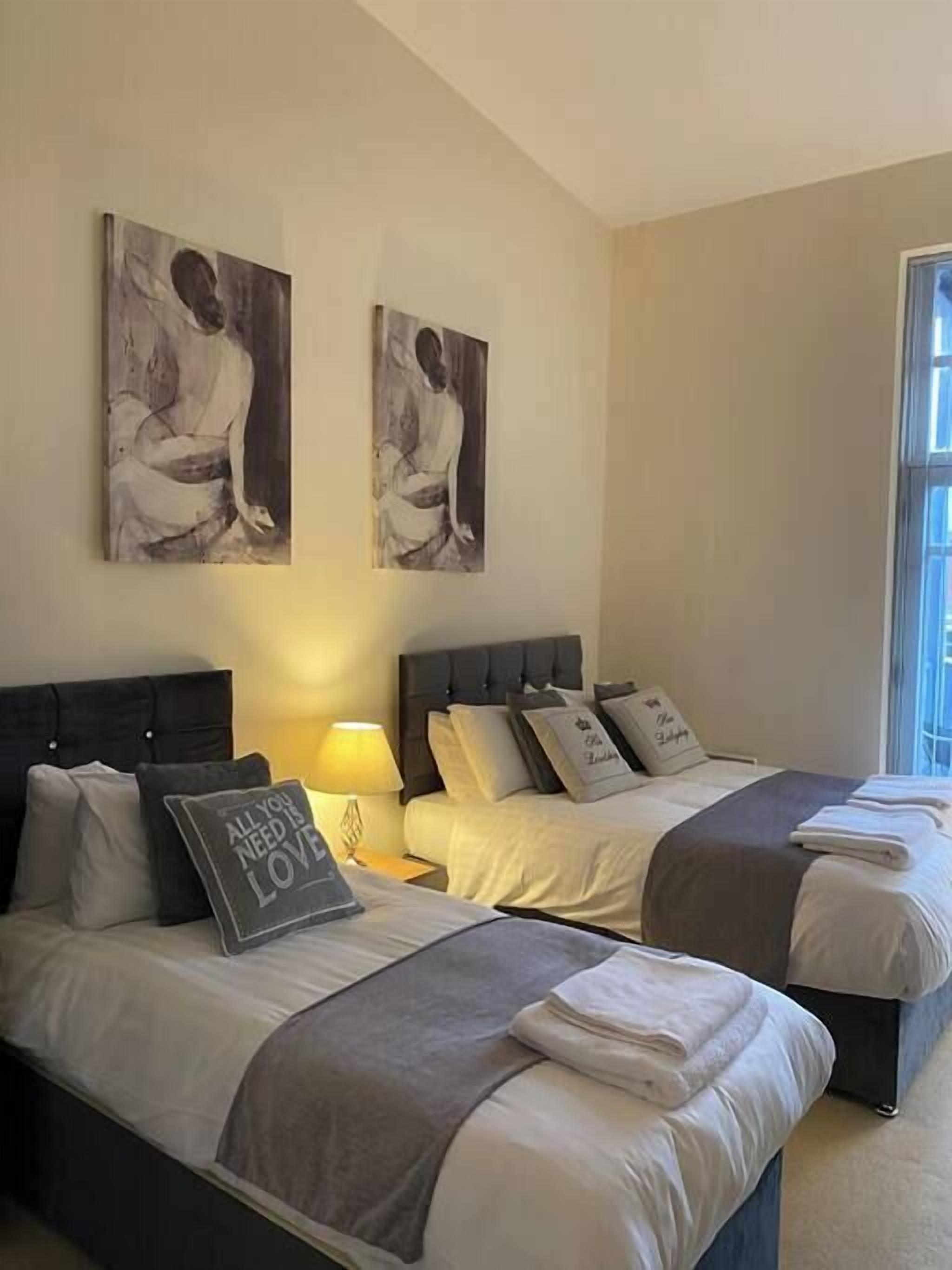 1 bedroom, desk, iron/ironing board, WiFi