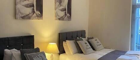 1 bedroom, desk, iron/ironing board, WiFi