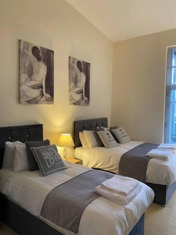 1 bedroom, desk, iron/ironing board, WiFi