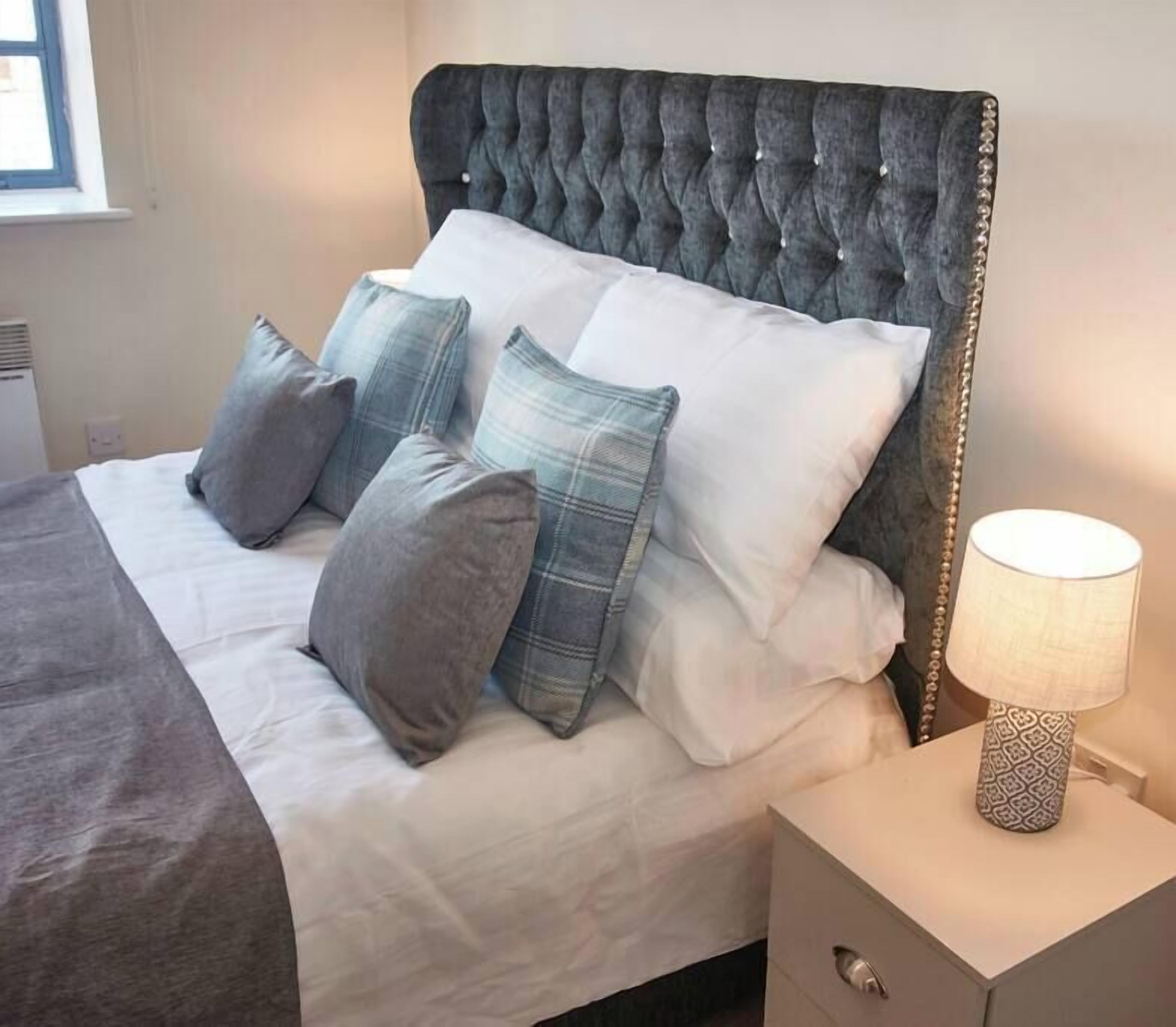 1 bedroom, desk, iron/ironing board, travel cot