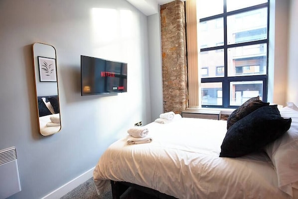 2 bedrooms, iron/ironing board, WiFi, bed sheets