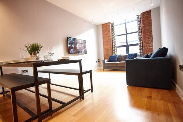 テレビ、書斎 / ワークスペース