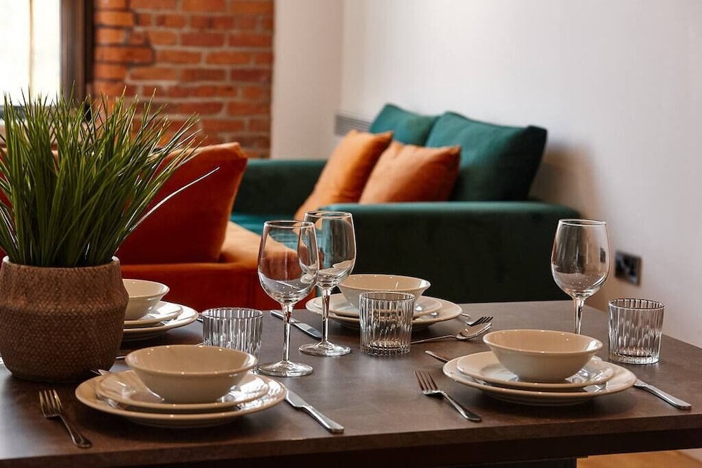 Apt 205, Vulcan Mill