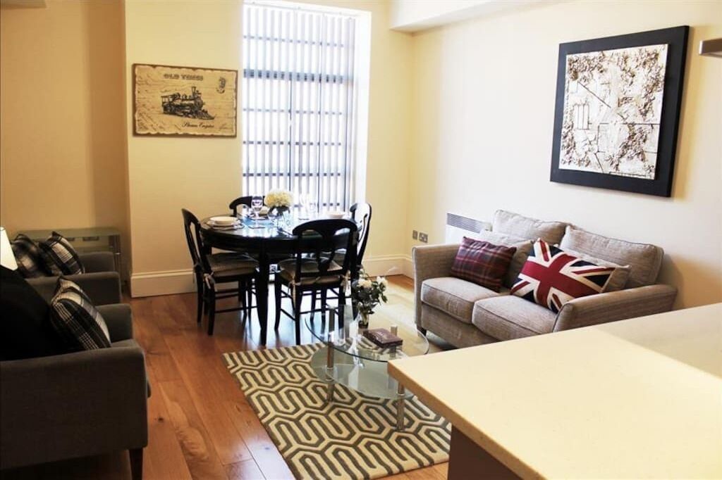 Apt 24 The Posting House