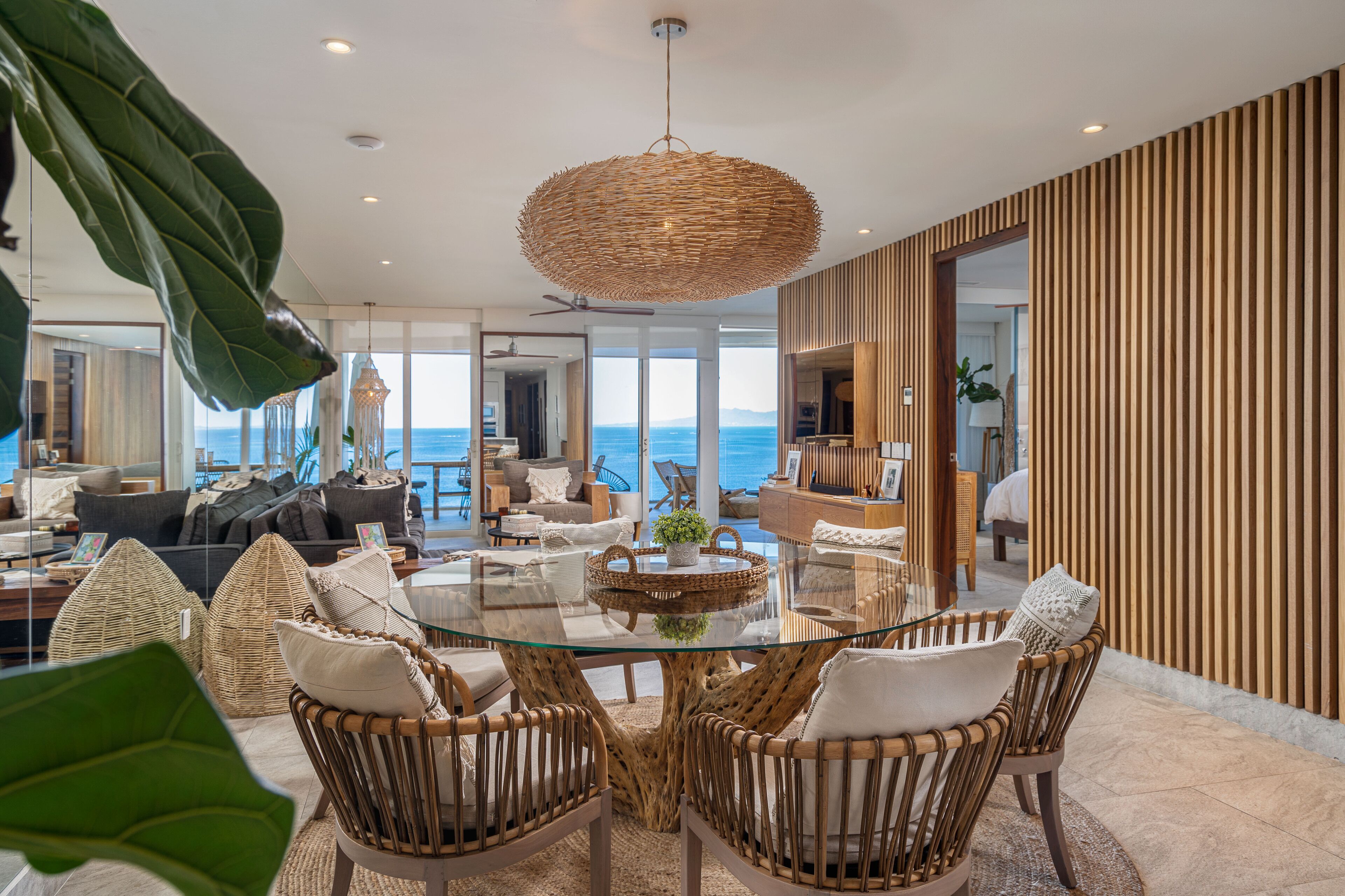 Condo de lujo, 3 habitaciones, vista al océano | Área de sala de estar | Smart TV 