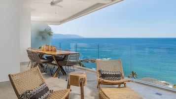 Condo de lujo, 3 habitaciones, vista al océano | Terraza o patio