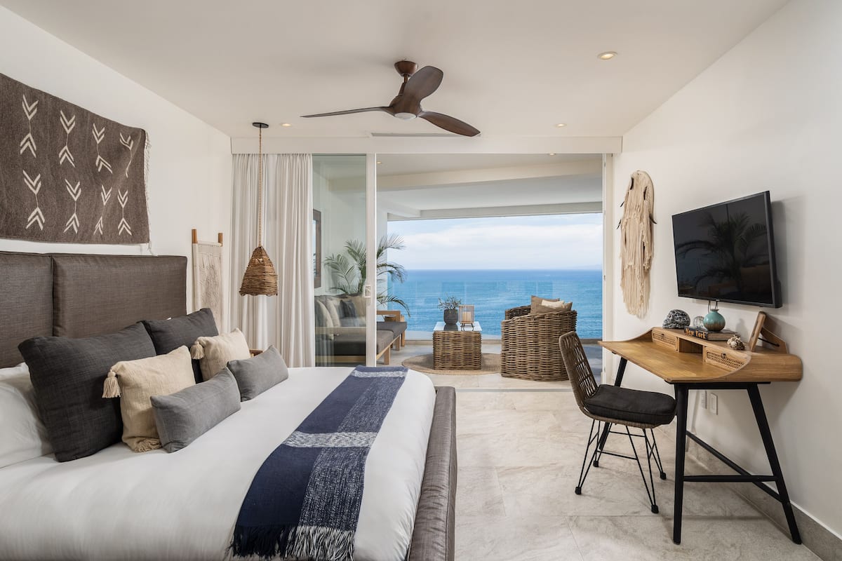 Condo superluxo, 4 quartos, vista para o oceano | 3 quartos, cofres nos quartos, ferros/tábuas de passar roupa