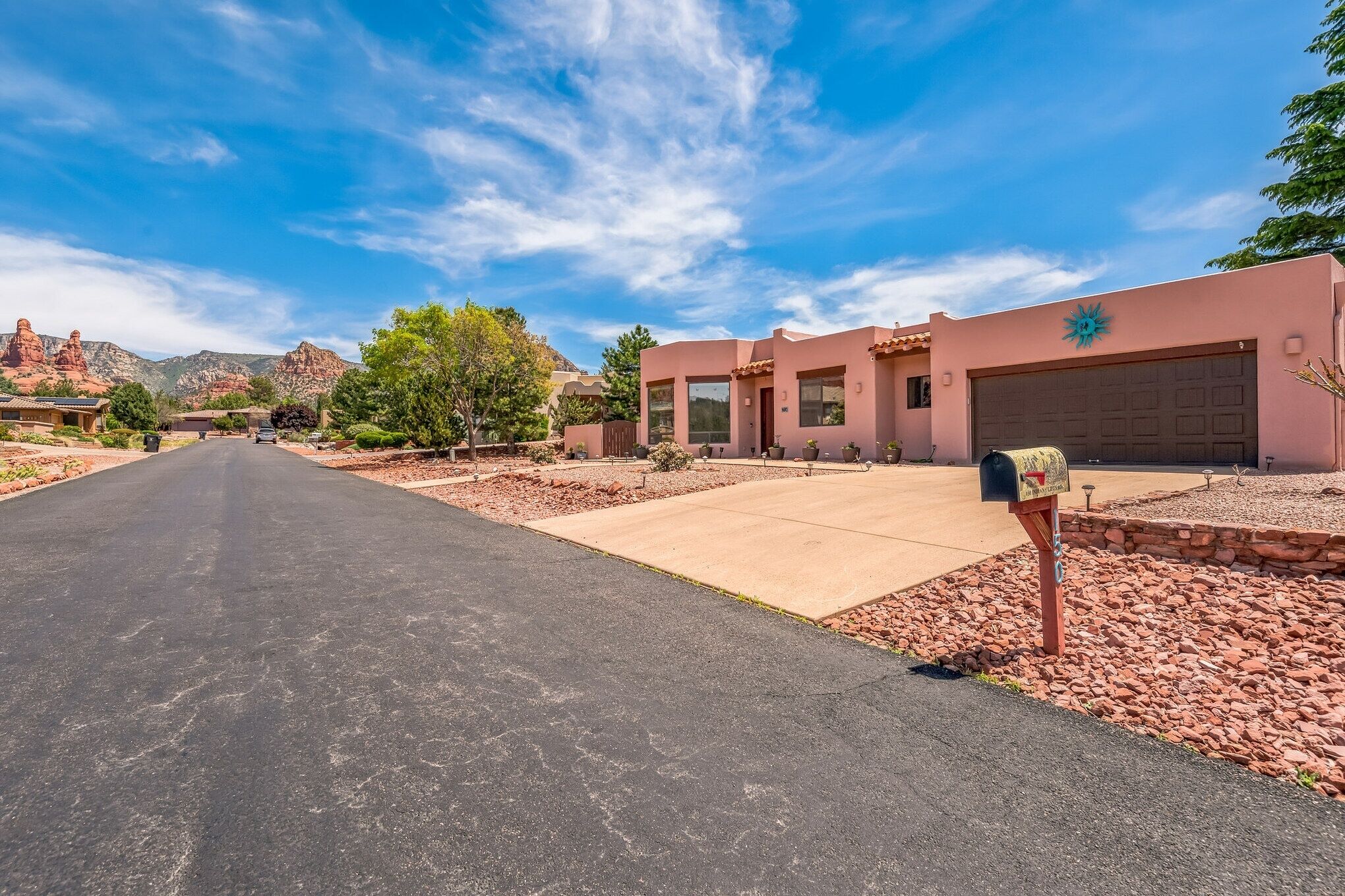 Indian Cliffs Rd Beautiful Redrock Views 3 Bedroom Home by Redawning