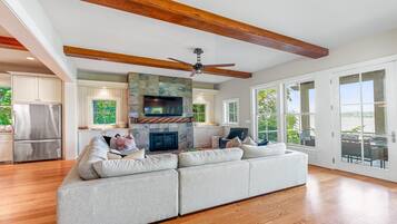 House, 3 Bedrooms | Living area | Smart TV