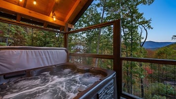 Cabin, 3 Bedrooms | Outdoor spa tub