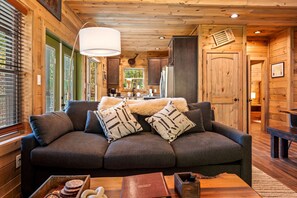 キャビン 3 ベッドルーム | リビング エリア | スマートテレビ