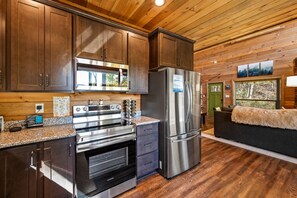 小屋, 3 间卧室 | 私人厨房 | 冰箱、烤箱、茶具/咖啡用具、烤面包机