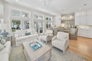 Casa, 3 habitaciones | Zona de estar | Una Smart TV