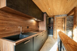 Réfrigérateur, micro-ondes, four, lave-vaisselle