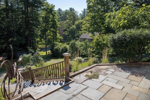 Property grounds - Classic Stockbridge Cottage (Stockbridge)