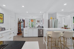 Coffee/tea maker, fridge, microwave, oven