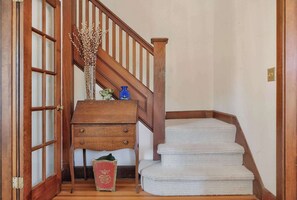 Interior - Classic Stockbridge Cottage (Stockbridge)