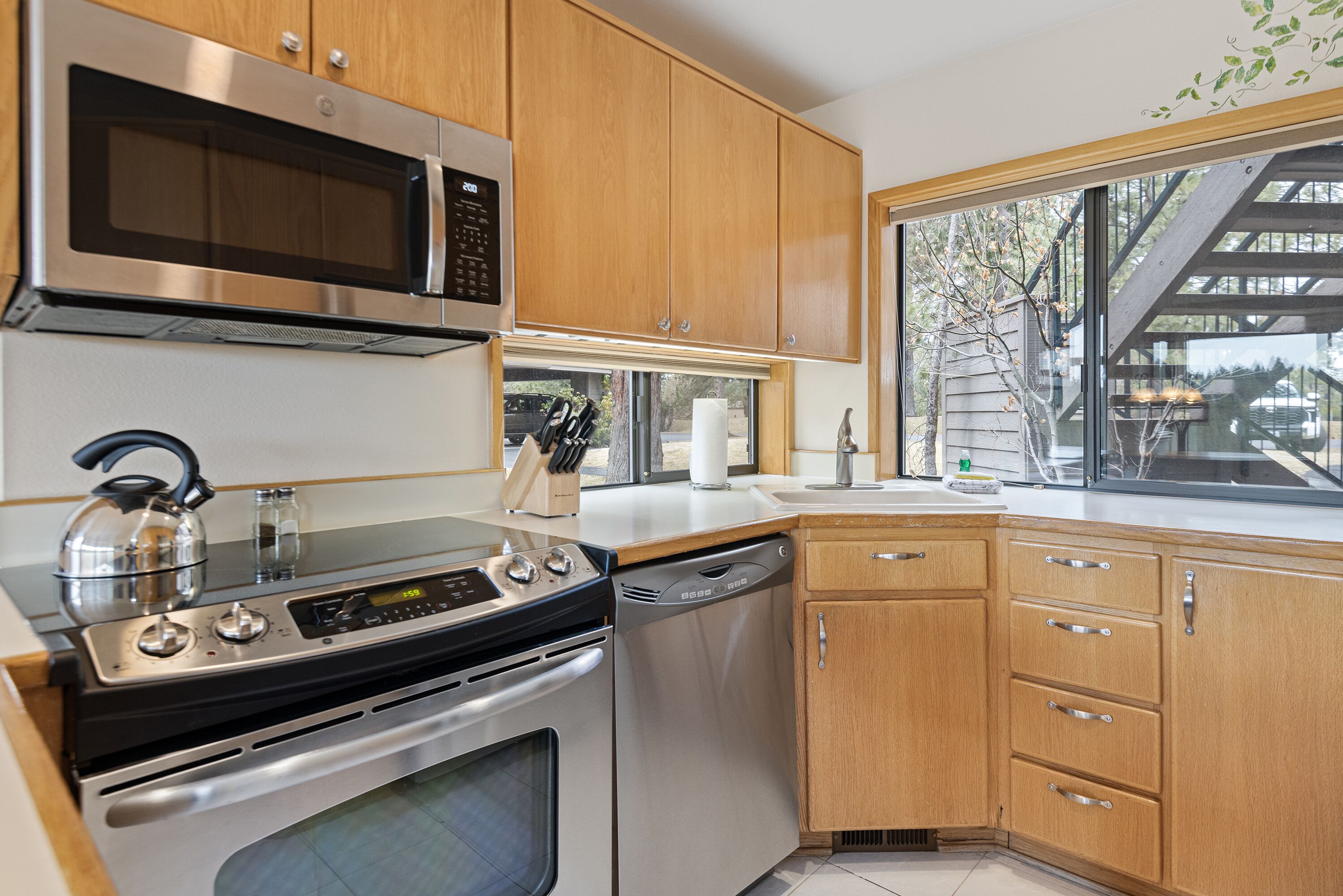 Enjoy Deschutes River Views from this Beautifully Appointed One-Bedroom Mt. Bach