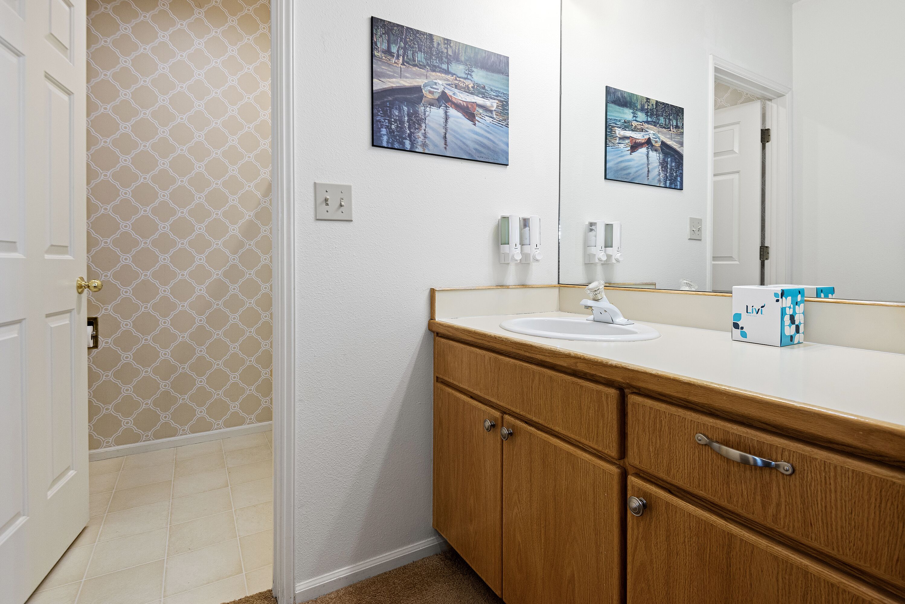 Private, hotel style 1st floor suite in Bend with access to fitness center.