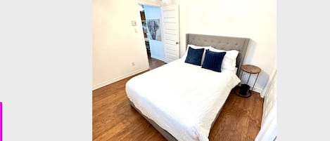 1 habitación, tabla de planchar con plancha, wifi gratis y ropa de cama