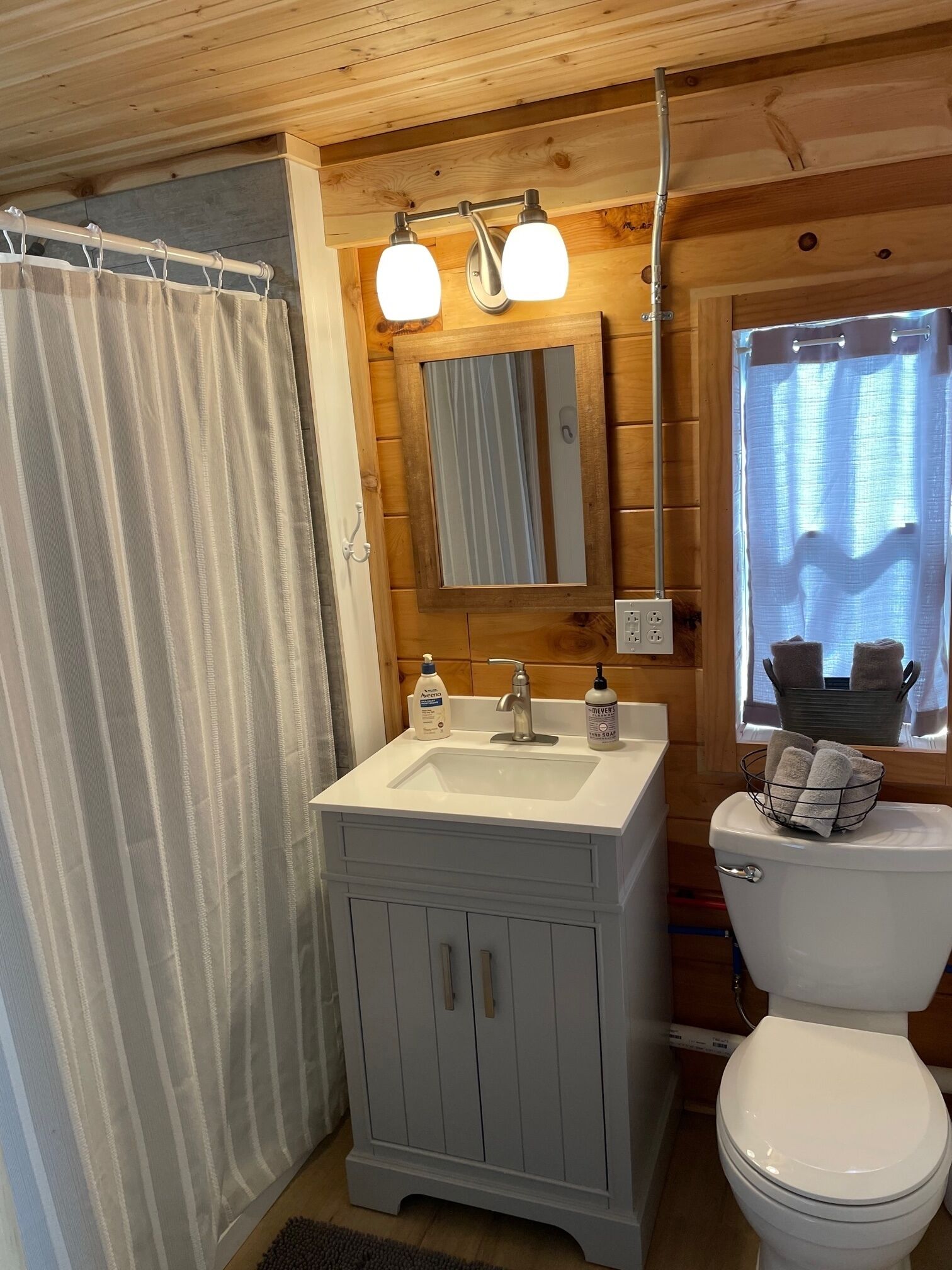 Cozy Cottage on The Farm-No Cleaning Fee!