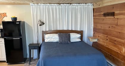 Cozy Cottage on The Farm-No Cleaning Fee!