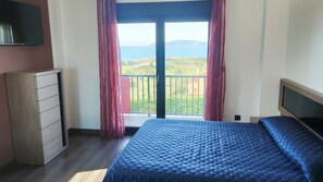 5 habitaciones, escritorio y tabla de planchar con plancha 