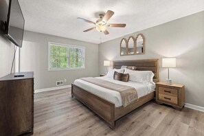 4 habitaciones, tabla de planchar con plancha, wifi y ropa de cama