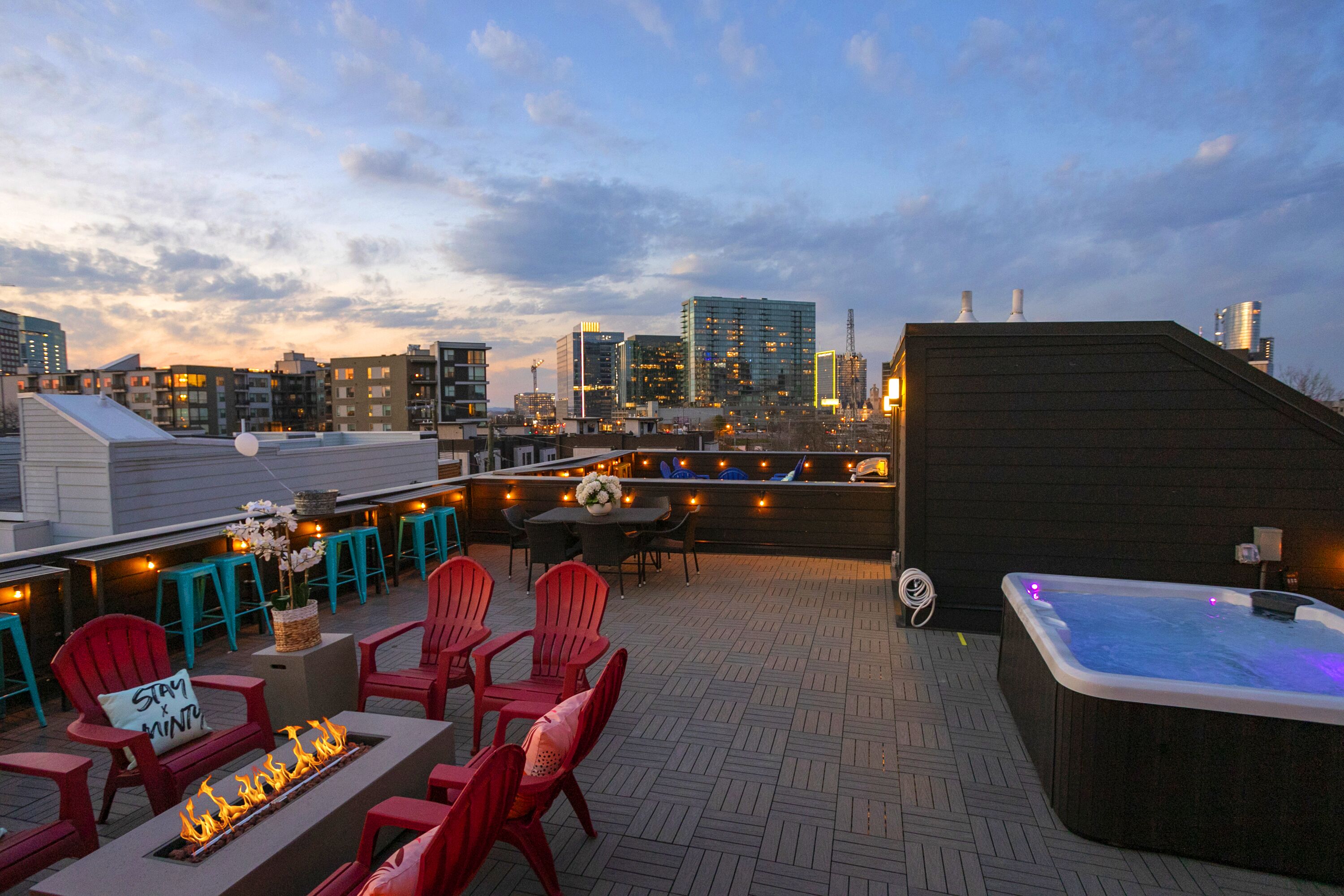 ♨️🌃 Hot Tub Heaven C&D @ The Gulch