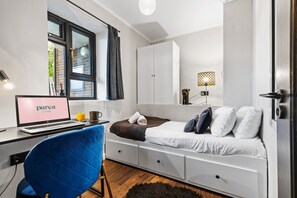 2 bedrooms, desk, iron/ironing board, free WiFi