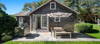 Beautifully renovated beach cottage close to the beach and East Hampton Village