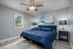 7 bedrooms, free WiFi - 1619 Pintail Lane - Newly remodeled pet friendly home (Milton)