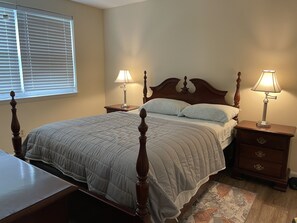 2 Schlafzimmer, Zimmersafe, Schreibtisch, Bügeleisen/Bügelbrett