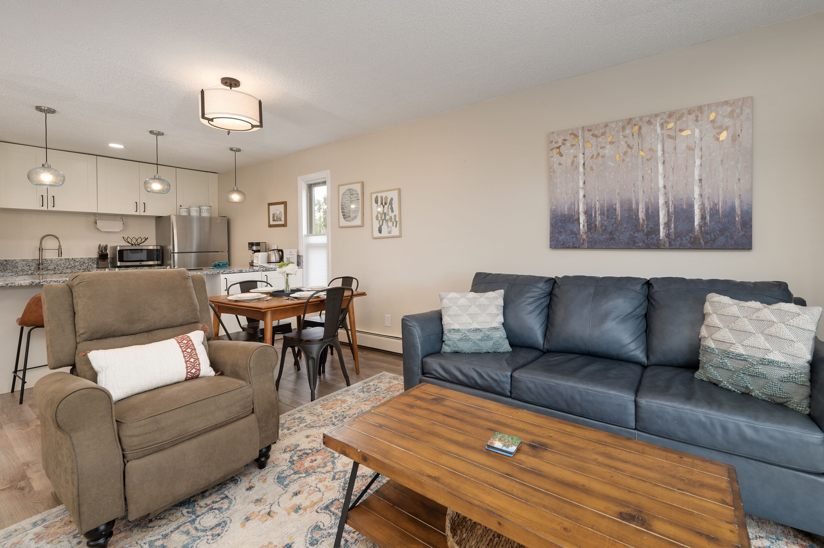 Spacious, remodeled 3 bed  ground floor mountain views.