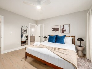3 bedrooms, iron/ironing board, WiFi, bed sheets