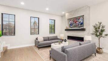 Een televisie en een kantoor