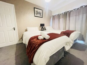 Casa, varias camas | 3 habitaciones, wifi gratis y ropa de cama