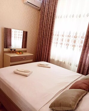 1 chambre, bureau, fer et planche à repasser, accès au Wi-Fi (inclus)