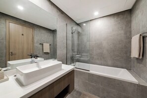 尊榮公寓, 1 間臥室, 陽台, 城市景觀 | 浴室 | 免費盥洗用品、吹風機、毛巾、肥皂