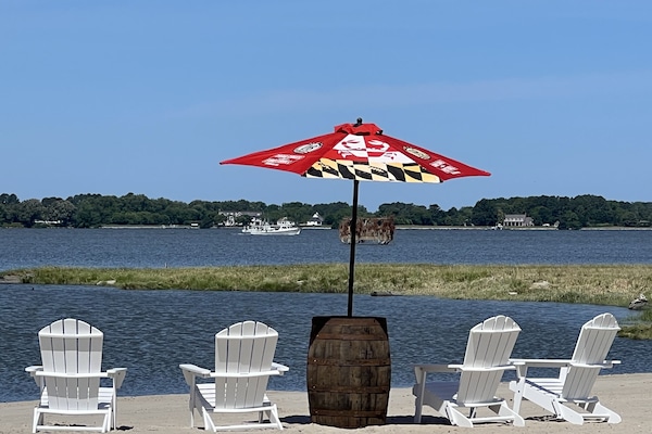 Beach area right on the Choptank River