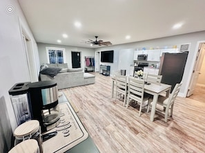 Smart TV, fireplace